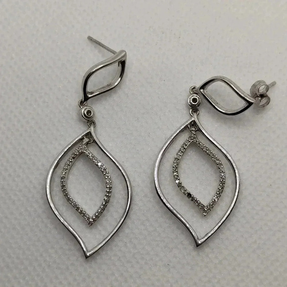 Jewelry - 0.25tcw raindrop earrings